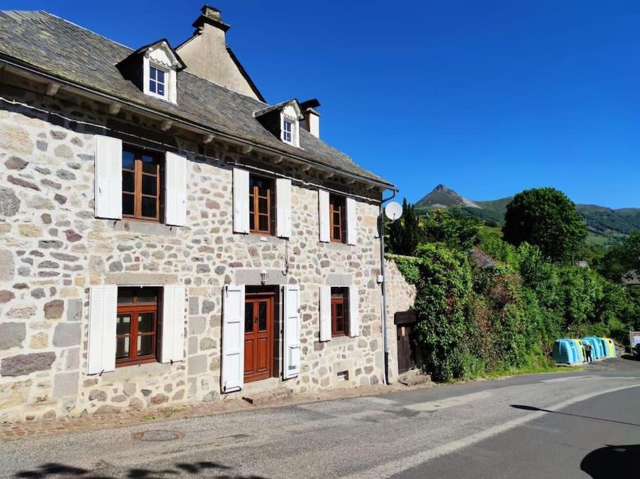 Maison Familiale Et Authentique Saint-Jacques-des-Blats Eksteriør billede